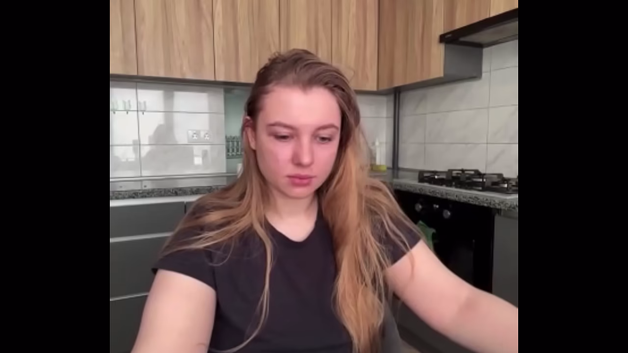 Jucielussie morning masturbating on the kitchen