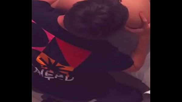 Residencia estudiantil se vuelve hot con dos ch...