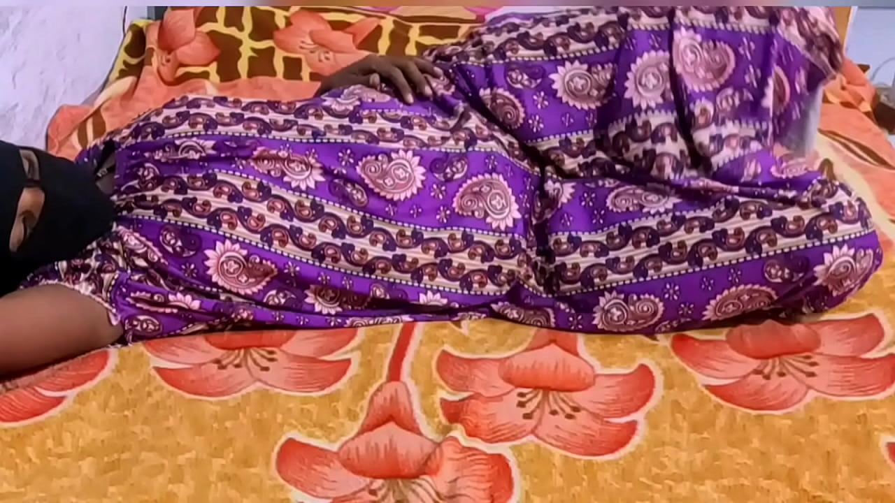 Indian desi stepsister loves to fucking her pussy in doggy style