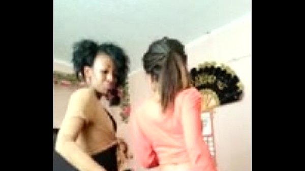 2 jeune parisienne dance