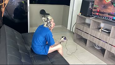 NOTHING BETTER THAN A GOOD BLOWJOB WHILE I PLAY - BUCARASEX