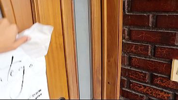 Modelo colombiana pide opiniona un civil y el le chupa su ano