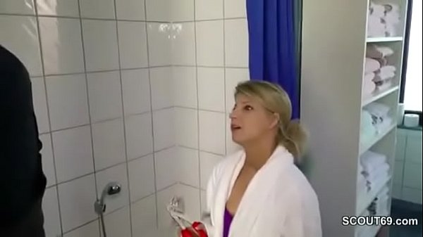 Step daughter gets her first fuck from handyman