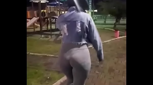 Delicia de bunduda se exibindo em publico