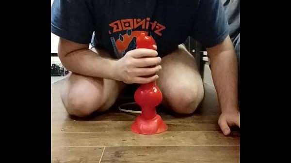 I play with my huge dilto and i cum in my chast...