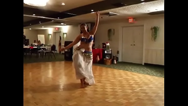 Sexy woman bellydancing,Hot woman amateur!