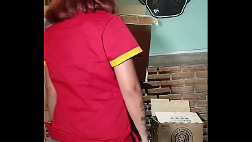 Oxxo employee caught in the warehouse in exchange for a permit