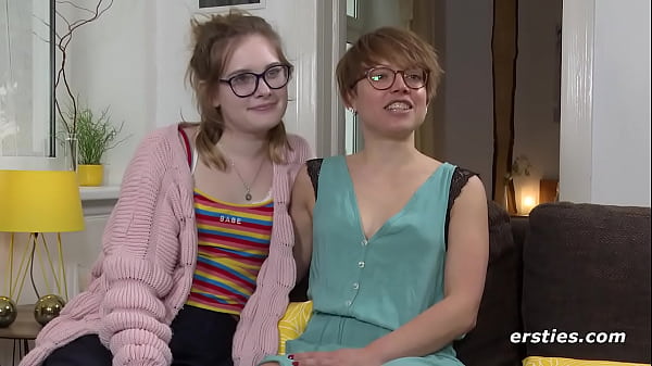 Orgasmic tongue games with Luna & Josephine