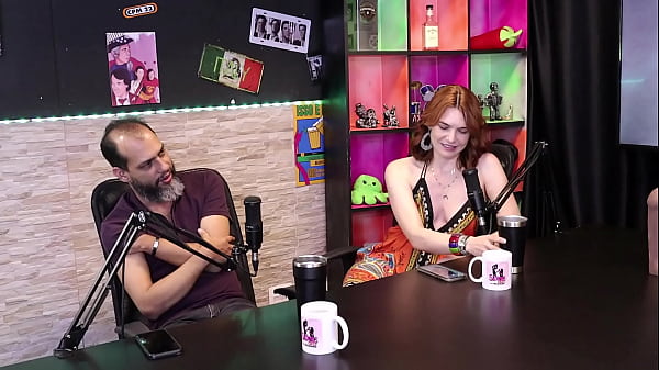 Toda sexualidade e desejo do homem vem da mãe, e o podólatra... - Reh Queen e Kstro (SHEER/RED)