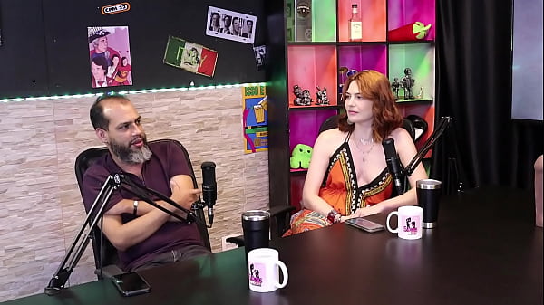 Toda sexualidade e desejo do homem vem da mãe, e o podólatra... - Reh Queen e Kstro (SHEER/RED)