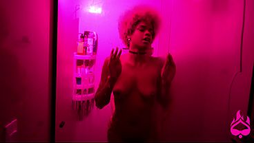 My hairy girlfriend gave me a blowjob in the shower while we listened to indie music