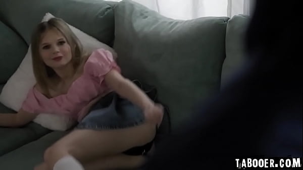 Derrick Pierce gives in and hungrily bangs stepdaughter Coco Lovelock