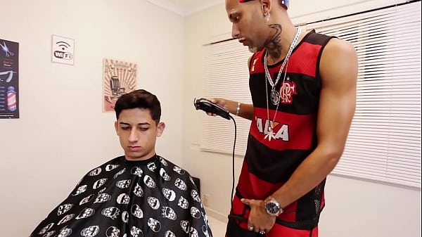 Download Video - Sarrei o Bra&ccedil;o no pau do Barbeio