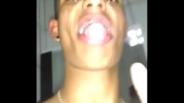 Cavalo Louco comendo presidiária ao som da abertura do Shrek