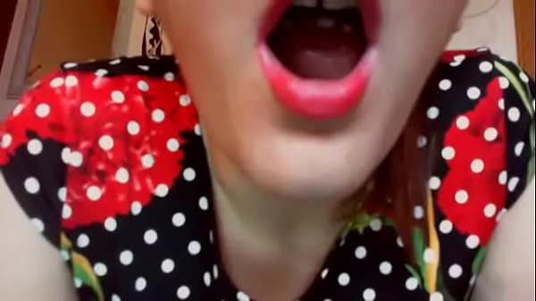 Download Video - La tua porca Gigantessa ti vuole calpestare e dominare perch&egrave; sei solo una merda