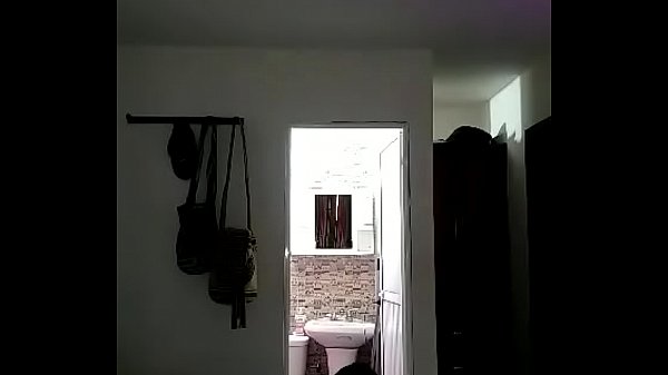 Mi vecino le pone cachos a su novio cuando el n...