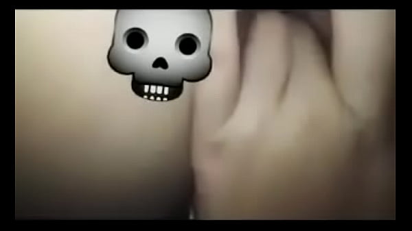 Se masturba en el baño del colegio!!