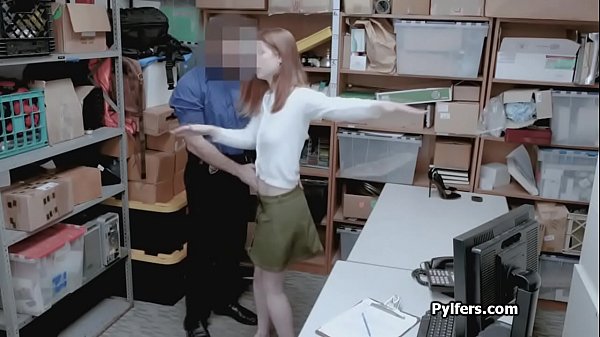 Redhead pilfer spreads wide for security's cock