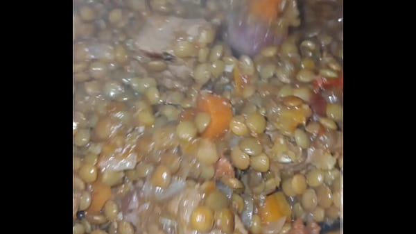 Saboreando un Guisito de Lentejas.