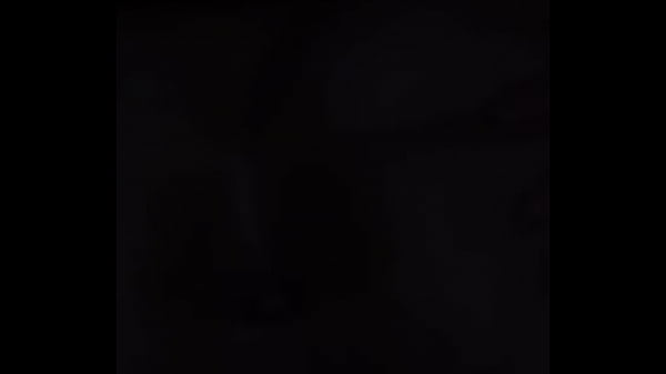 Vecina casada me paga con un anal.