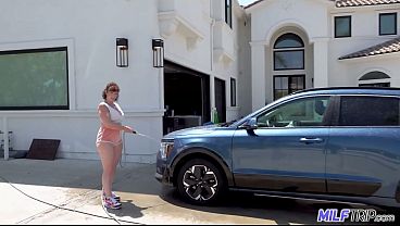 Goregous MILF Craves A Big Cock Deep In Her Pussy