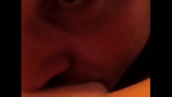 thumb pussy eater