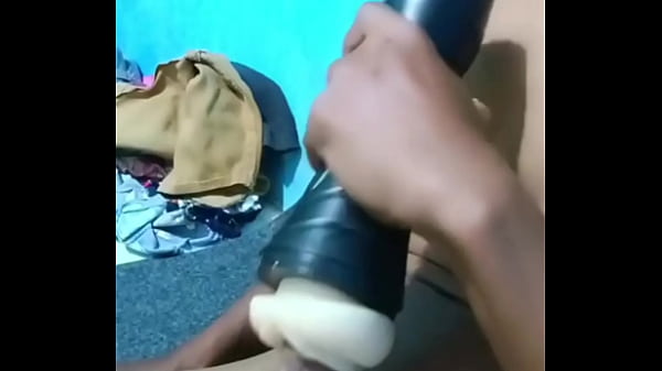 Pertama kali Mencoba memek mainan ,Rasanya seperti memek perawan