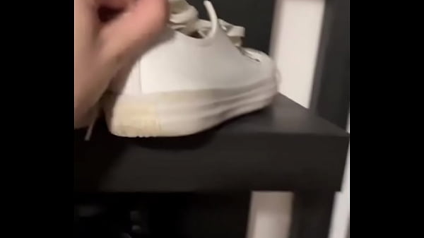 ?#whitesocks #feet #feetworld #fetisch girl cr...