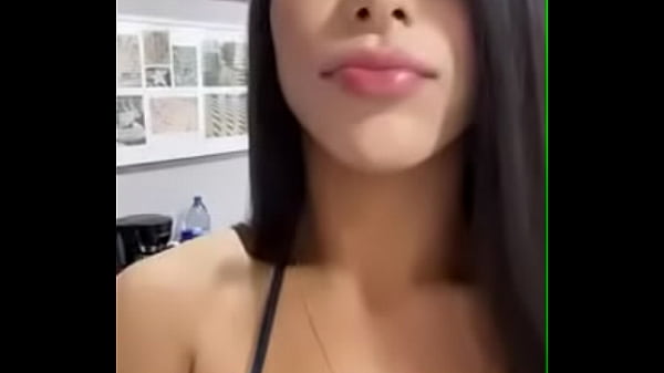 Gostosa dançando de bikine