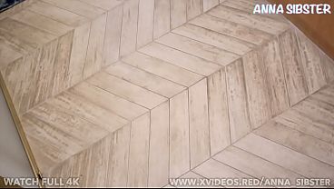 Даже моя подружка-шлюха ничего не дала моему сводному брату, так что я должна ему помочь!