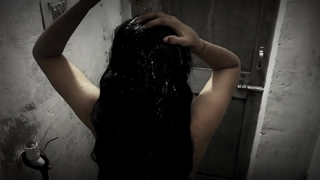 Indian Desi Milf Aunty Showing her Big Juicy Boobs