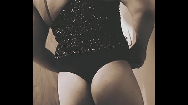 MACHO REBOLANDO DE CALCINHA