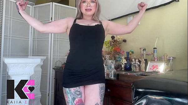 Watch Me Flex These Arms & Ass in Slow-Motion