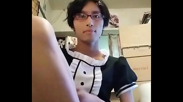 【朱音もみじ】　メイド服開脚　足上げ