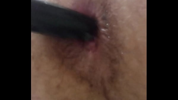 Guy fuck him self with a hairbrush