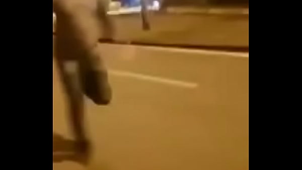 correndo do travesti