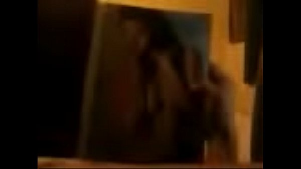 Pasando las páginas de una porno de 2008