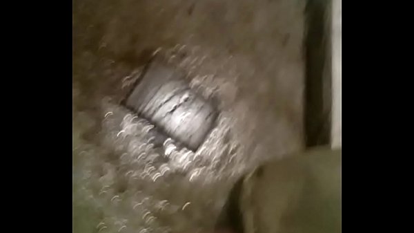 Download Video - En la ducha me jalo la verga