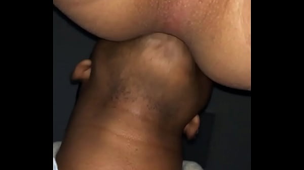 Download Video - Tarado chupando meu cuzinho