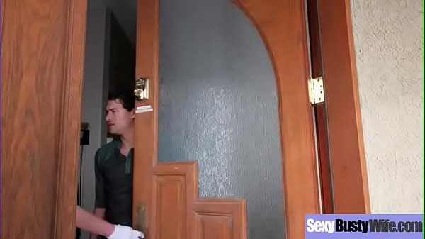 Download Video - &lpar;Amber Chase&rpar; Sluty Housewife With Big Round Tits On Sex Tape clip-04