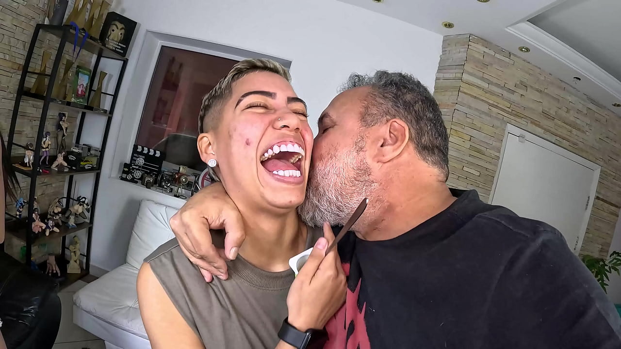 As meninas se divertem com o brinquedo gigante
                      latina amateur tiny tits natural tits sex toy pretty face young woman teens 18 monster cock toy muchos negros