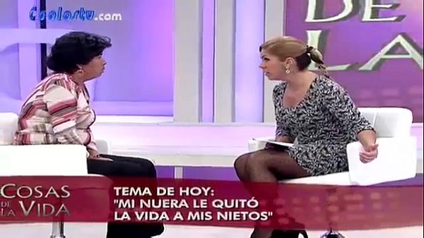 Download Video - Rocio Sanchez Azuara sexy mini vestido bien huila presumiendo las nalgotas
