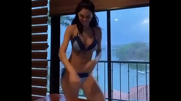 Livia Brito sexy prom