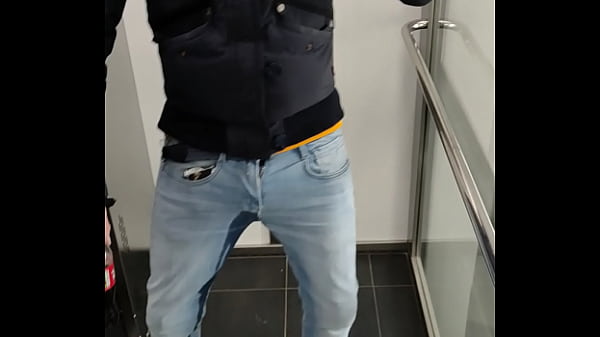 Download Video - Pissing in elevator