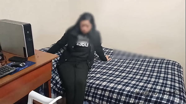 Download Video - Una linda chica se deja follar por mucho dinero&colon; esta chica le ofresco dinero en la calle por follar su rico culo y llenarla de leche en mi estudio