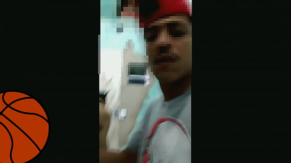 Download Video - YOUTUBER CHUPANDO VARIAS ROLAS