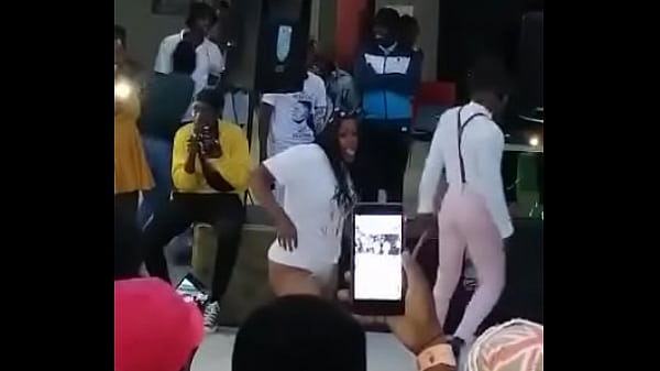 Naked twerk