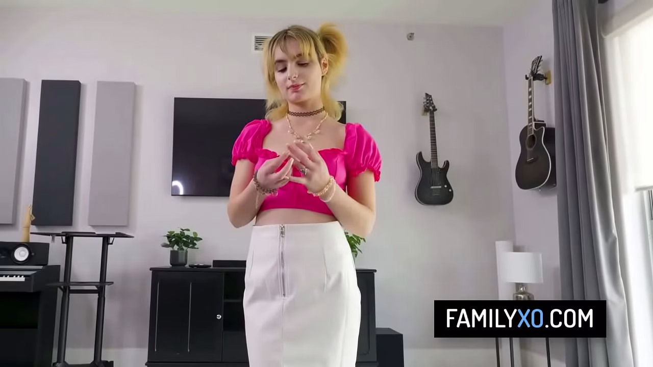 Blonde stepdaughter flash her sweet tits at her stepdad - Evie Christian