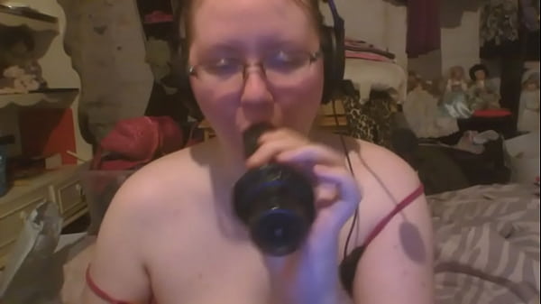 Angelicprincess31 Sucking dildo for bf