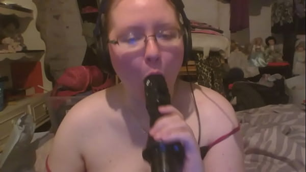 Angelicprincess31 Sucking dildo for bf